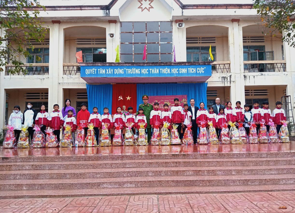 Trường THCS Phạm Hồng Thái tổ chức chương trình “Xuân yêu thương 2024”