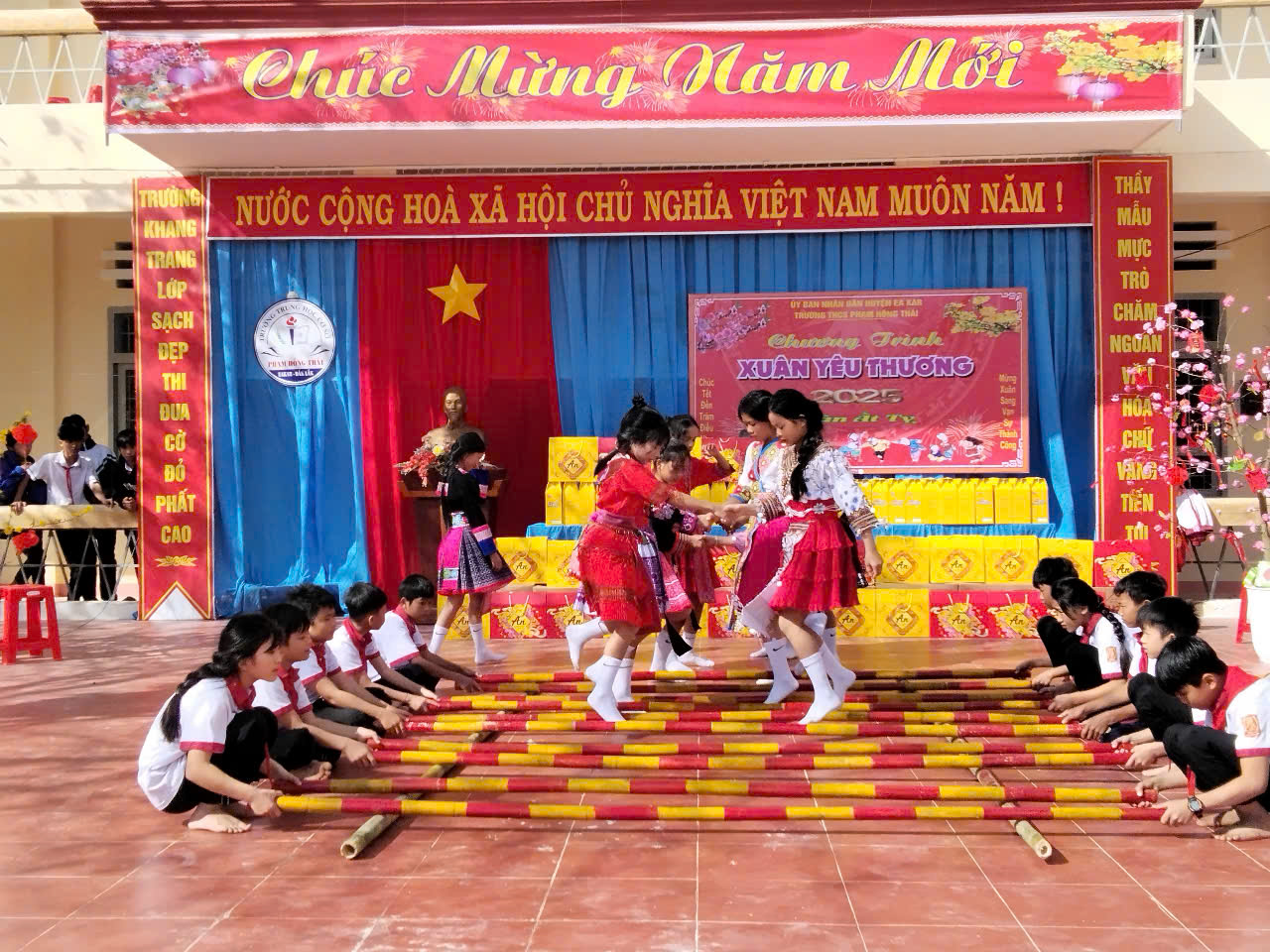 Xuân 2025 – Rộn ràng trên mái Trường THCS Phạm Hồng Thái
