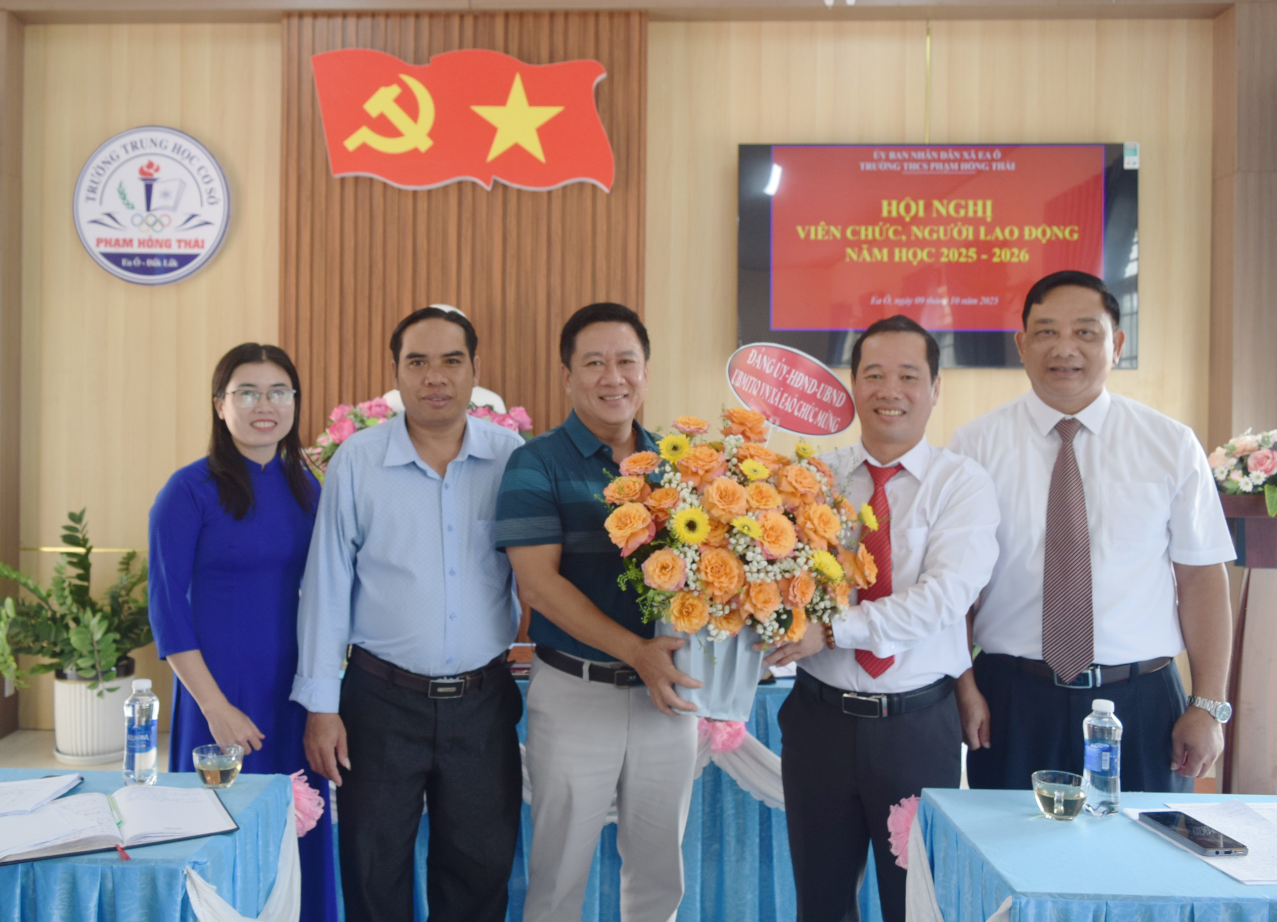 HỘI NGHỊ VIÊN CHỨC, NGƯỜI LAO ĐỘNG NĂM HỌC 2025 – 2026 HỘI NGHỊ VIÊN CHỨC, NGƯỜI LAO ĐỘNG NĂM HỌC 2025 – 2026