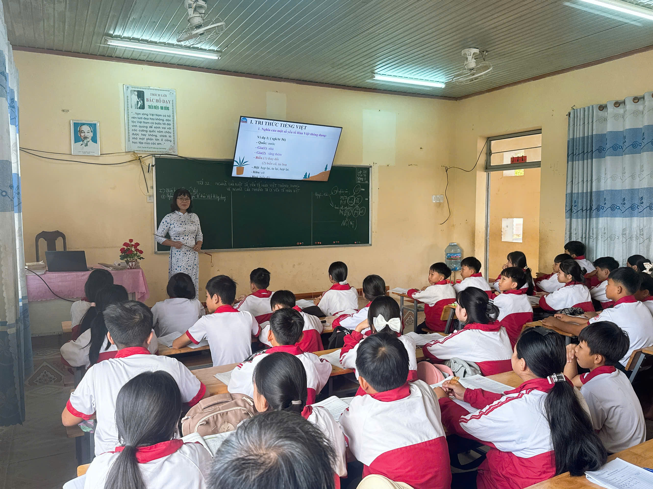 TRƯỜNG THCS PHẠM HỒNG THÁI THAO GIẢNG CHÀO MỪNG NGÀY NHÀ GIÁO VIỆT NAM 20/11